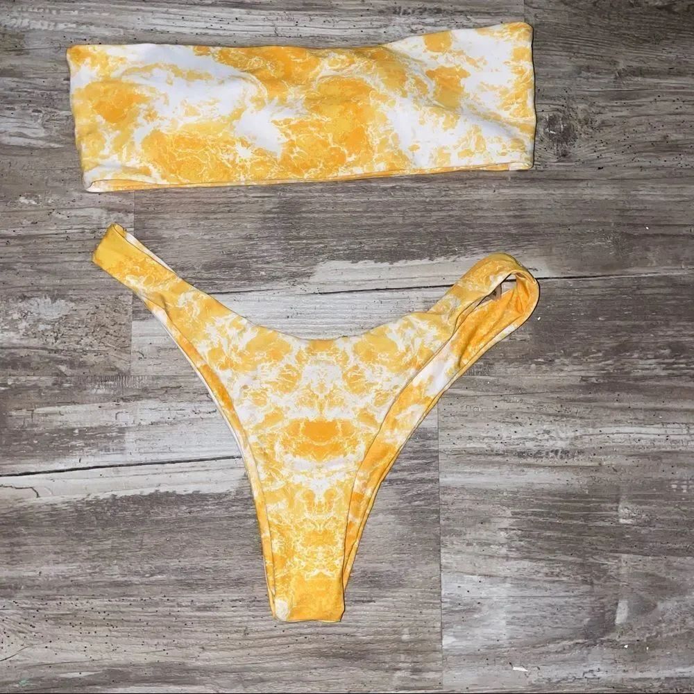 ZAFUL yellow abstract Bandeau top cheeky bottom sz 4